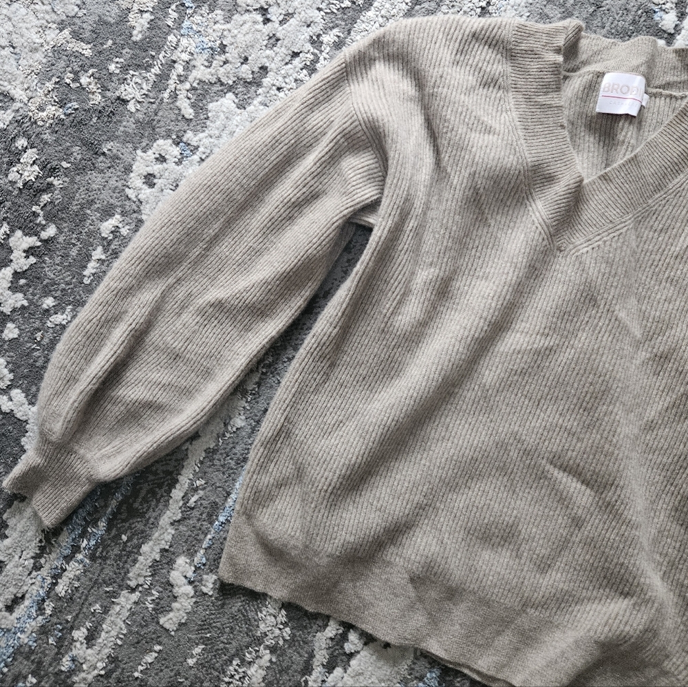 Brodie Cashmere Ribbed Bubble Sleeve "Matilda" Cashmere Sweater
